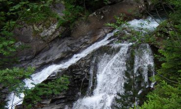 Waterfall Yulenski Skok