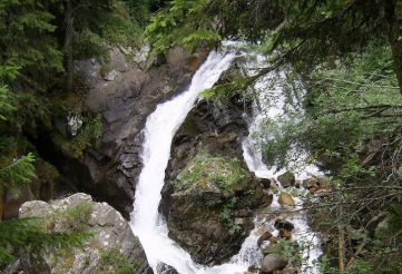 Waterfall Yulenski Skok
