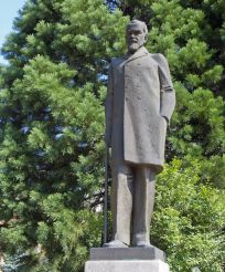 Monument of Todor Vlaykov, Pirdop