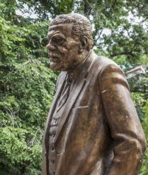 Monument of Svetoslav Louchnikov, Sofia