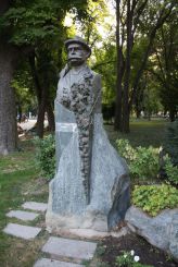 Памятник Люсиену Шевеласу, Пловдив