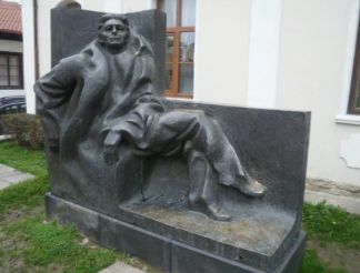 Памятник Эмилиану Станеву, Велико-Тырново