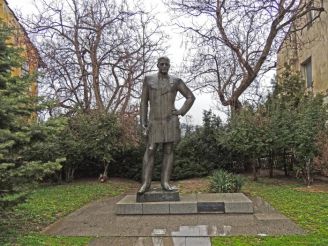 Monumento a Nikola Pikolo, Veliko Tarnovo