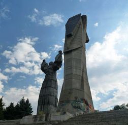 Monumento Madre Bulgaria, Pleven