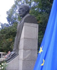 Памятник Захари Стоянову, Добрич