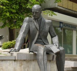 Monument Yordan Yovkov Dobrich