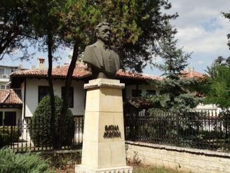 Die Büste-Denkmal von Vassil Levski, Dobrich