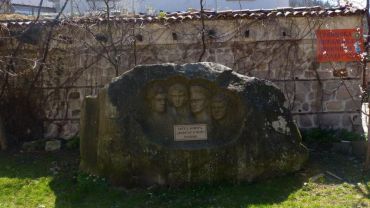 Памятник братьям Поповым, Брацигово