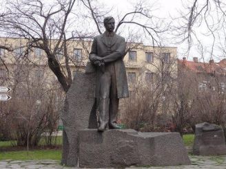 Monument to Peyo Yavorov, Chirpan