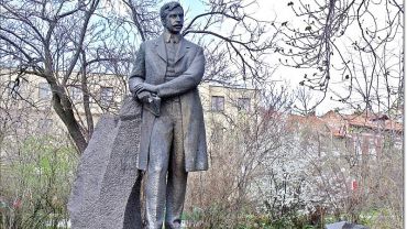 Памятник Пейо Яворову, Чирпан