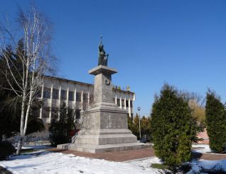Monument to Queen, Oryahovo