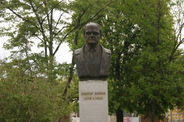 Monument to Dimitar Polyanov, Karnobat