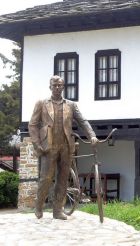Monument à Ivan Hadjiiski, Troyan