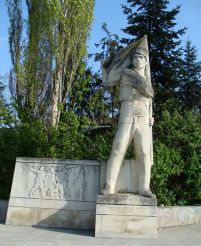 Monument Nikole kurute, Targovishte