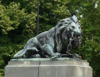 Statue de Lion, Ruse