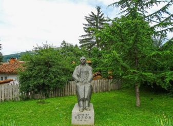 Памятник Петру Берону, Котел