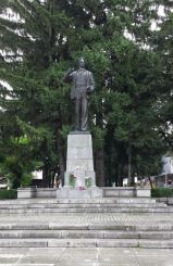 Памятник Николе Вапцарову, Банско