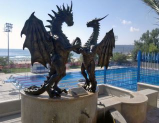 Скульптура Драконы, Варна