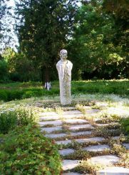 Monument of Dora Gabe, Dubovik
