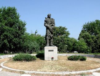 Monumento Anton Popov, Petrich