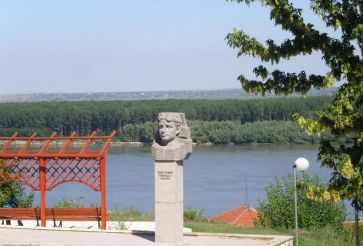Monument Tanyo Stoyanov Voyvodate, Tutrakan