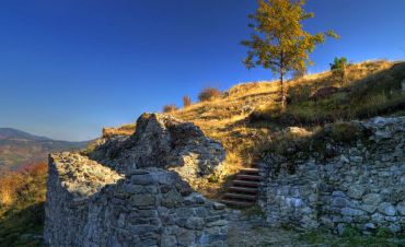 Momchilova Fortress, Gradat
