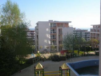 Apartment with Pool View 